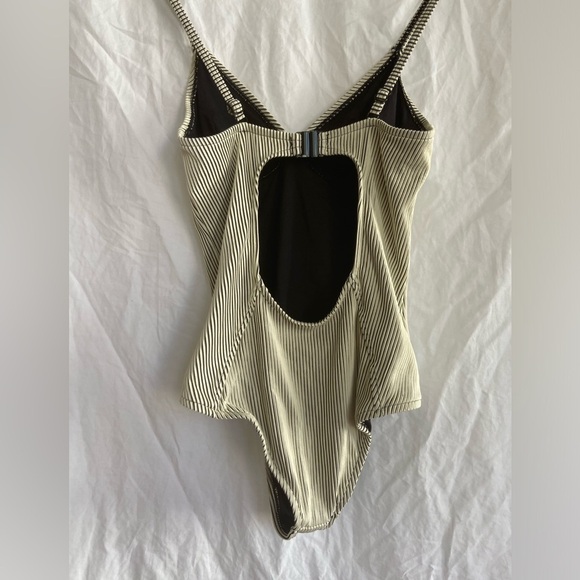 Zulu & Zephyr Husk Stripe Textured One Piece Swimsuit Size 6 - Picture 10 of 12